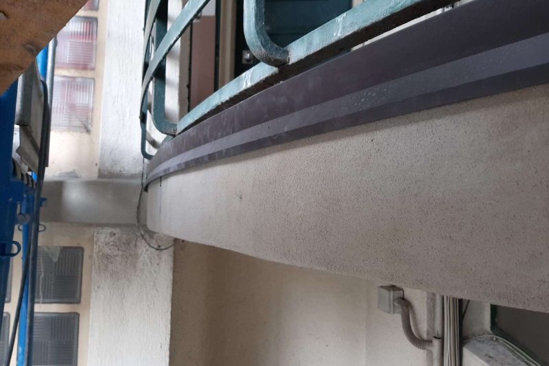 Impermeabilizzazione balconi con profilo tecnico allontana goccia Aquascud Line