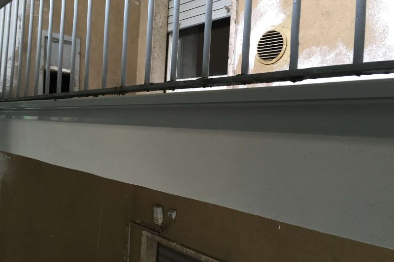 Rifacimento facciata e balconi con profilo gocciolatoio Aquascud Line